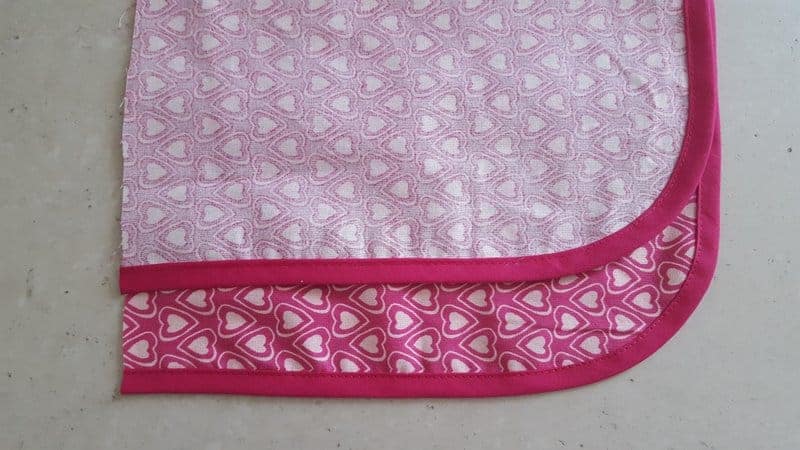 Garment binding sewn with an adjustable binding foot including a curved section