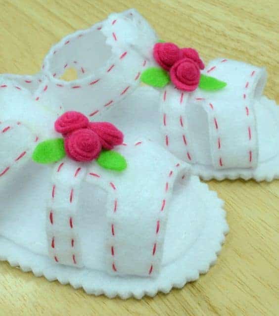 Free felt baby sandals sewing pattern from Jo-Anns