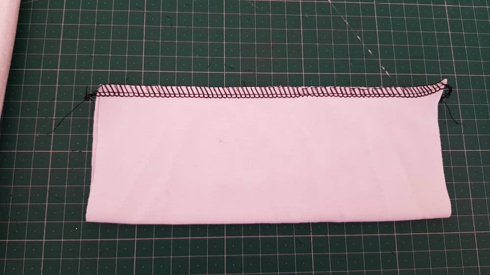Example of serging stitching with the aerial down