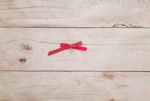 How to tie a perfect bow every time (even with one-sided ribbon!)