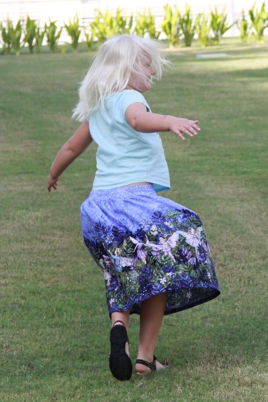 Can you twirl in the Schatje skirt? It's not the twirliest (no knickers showing here!), but enough to still have fun!