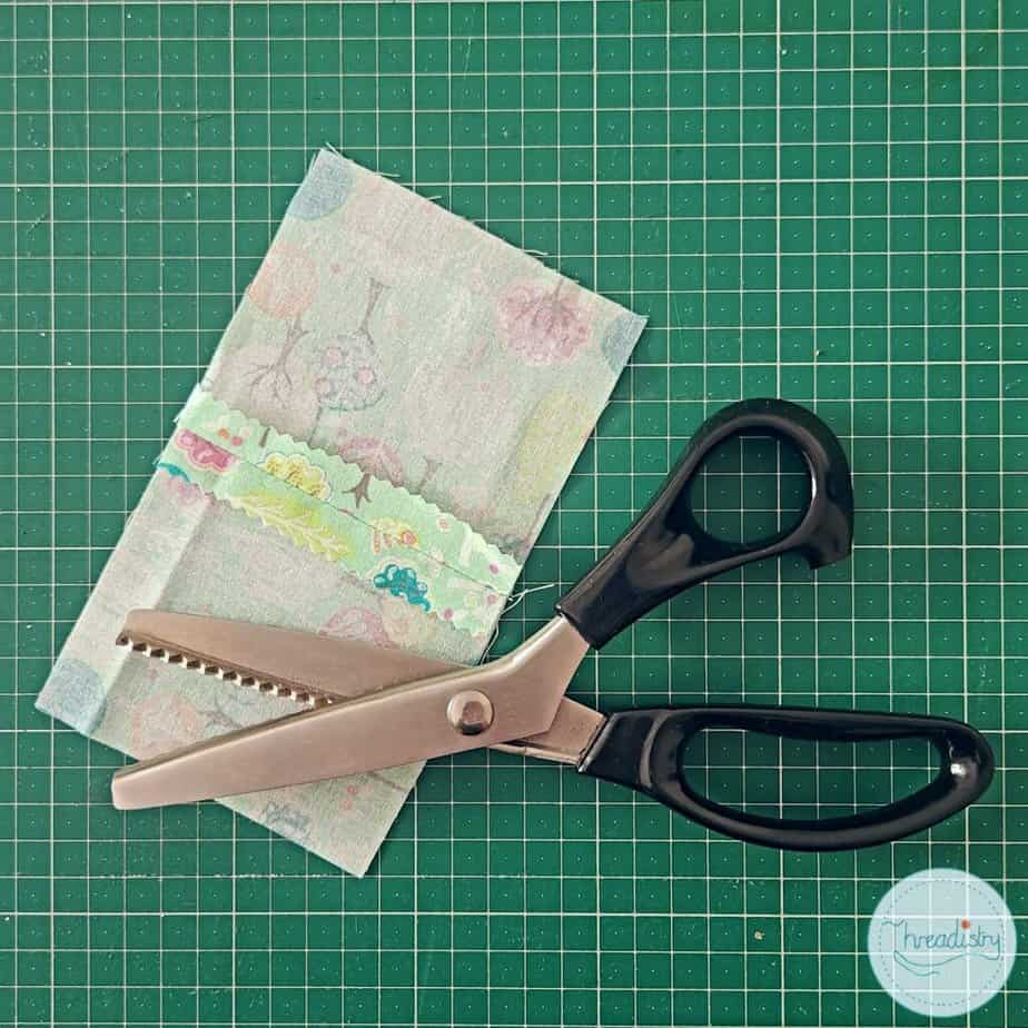 Buying and using the best Pinking Shears for creative edging and preventing  fraying - SewGuide